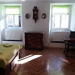 Charming Downtown Studio