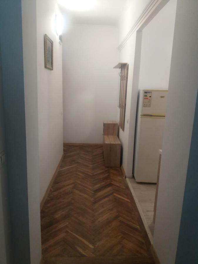 Charming Downtown Apartment *